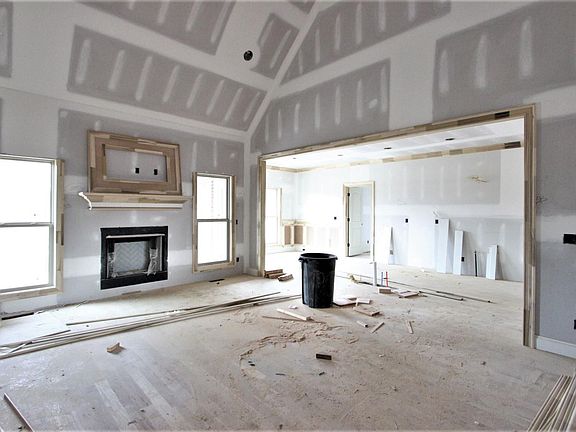 5th image of 306 Montrose Dr #306