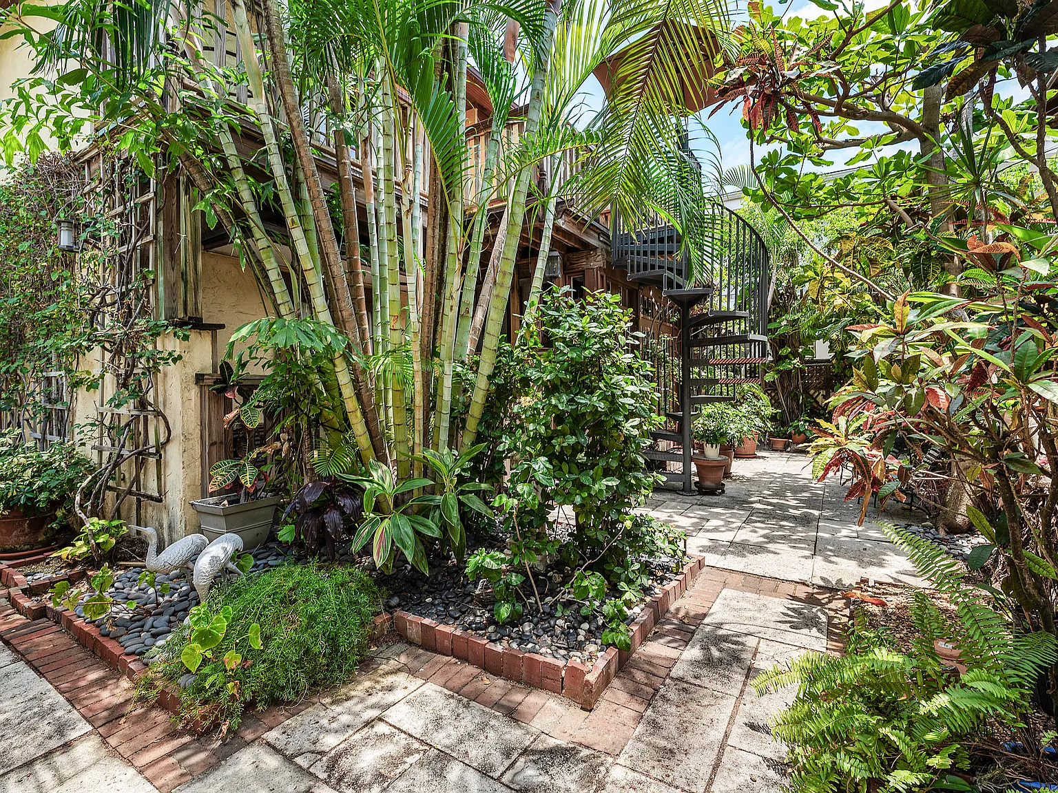 2 bed, 700 sqft, $5,500 — Photo 4