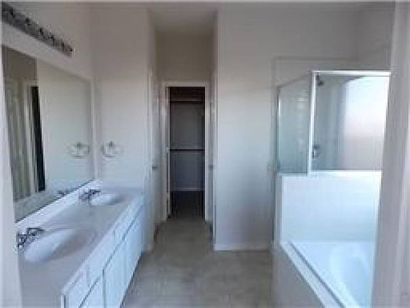 5th image of 4814 Pelican Bay Ln