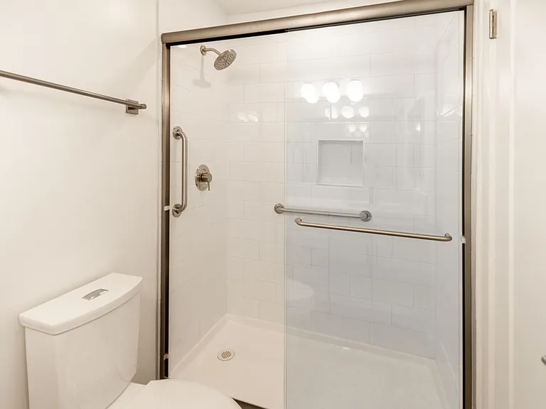 615 Stratford Ct — Photo 5