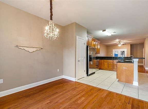3rd image of 120 Mirabeau Pl