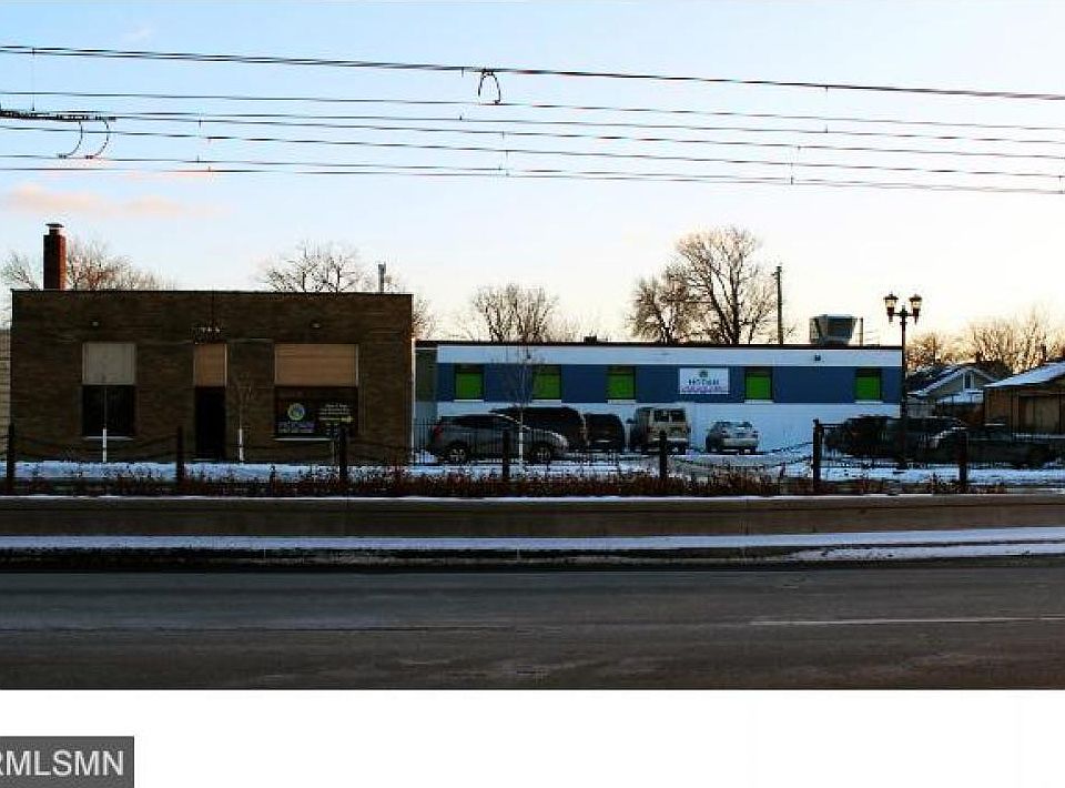 1st image of 946 University Ave W