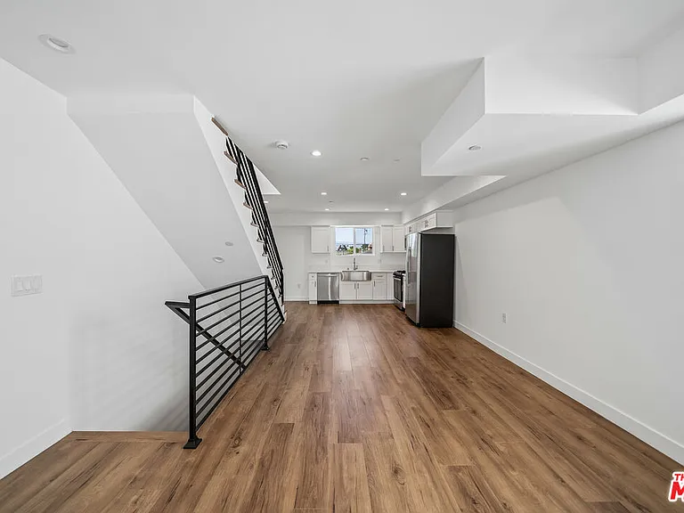 6334 1/2 Beck Ave — Photo 10