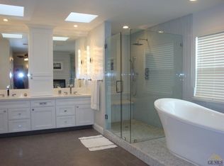 7516 Live Oak Way, Bakersfield, CA 93308
