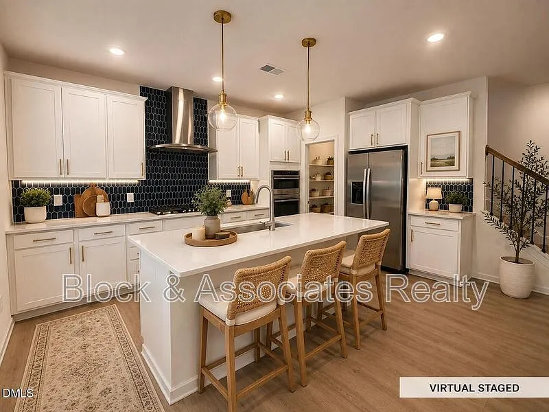 4 bed, 3.5 bath, 2745 sqft, $2,475 — Photo 3