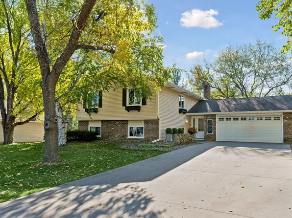 10122 Utah Cir, Bloomington, MN 55438