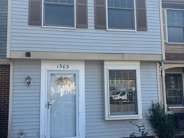 1303 Vanasse Ct — Photo 1