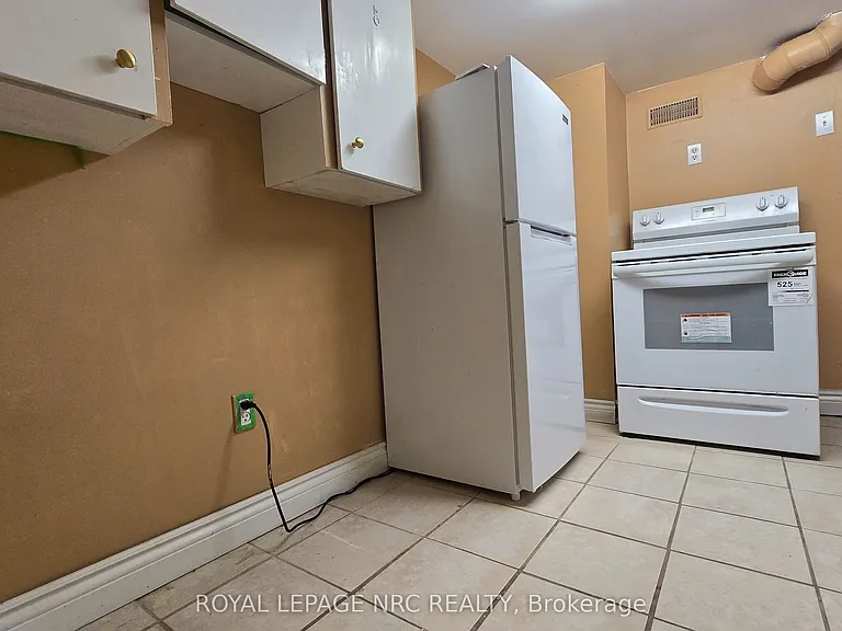 4425 Hiram St — Photo 38