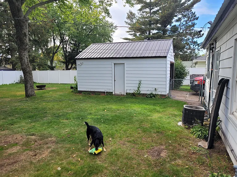 1903 Benton Ave — Photo 12