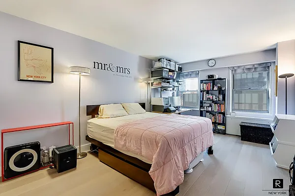 Sold by R New York | media 39