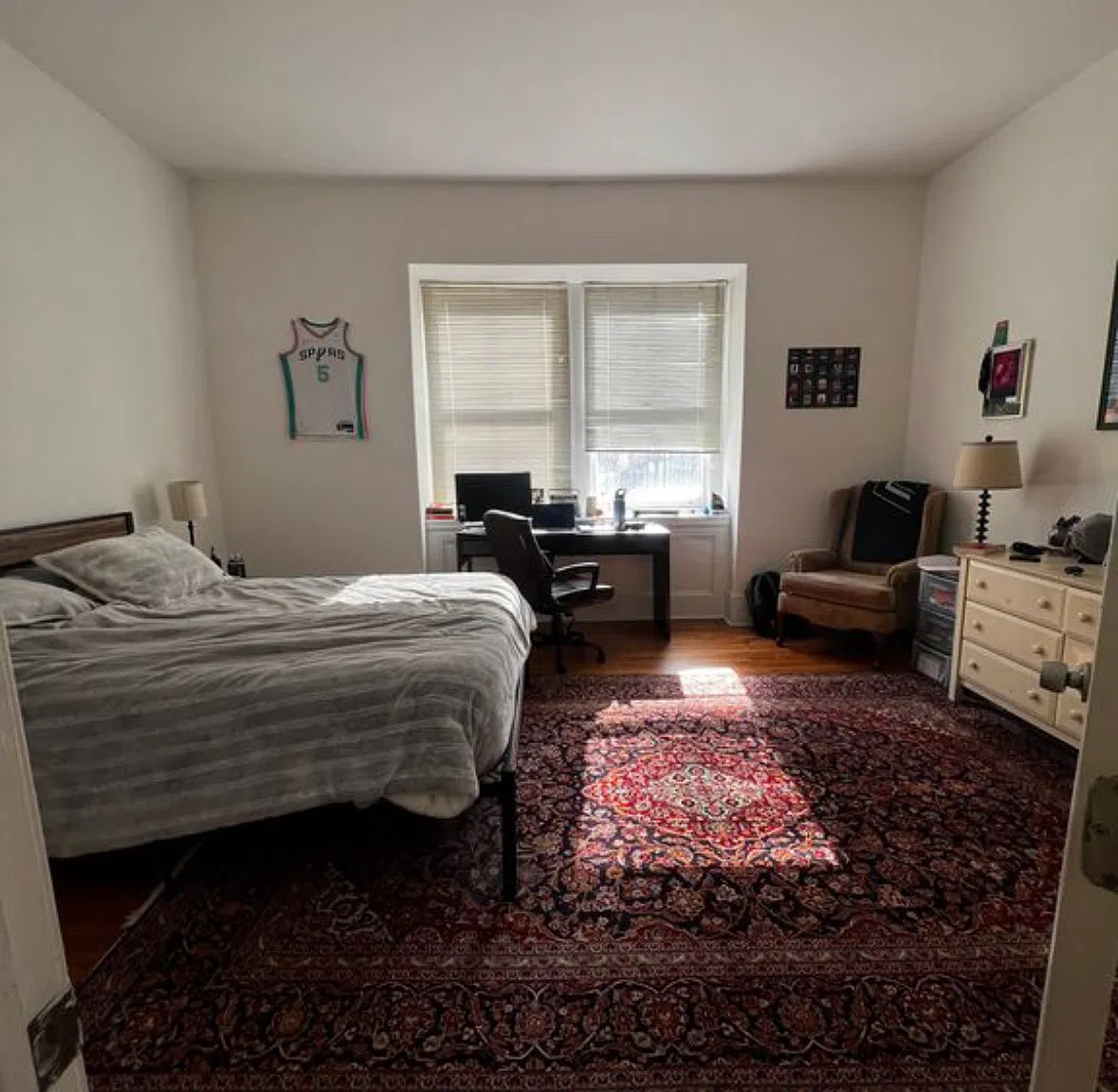 2 bed, 1000 sqft, $2,200 — Photo 2