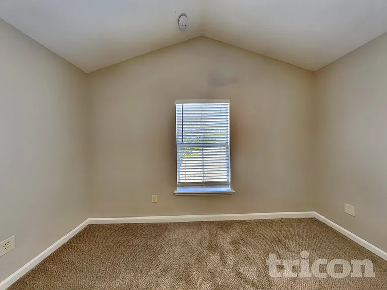 272 Silver Glen Ave — Photo 14