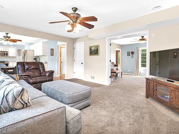 4th image of 22330 S Camelot Ct