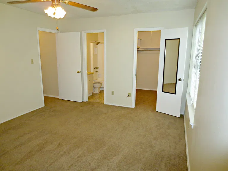 711 Southern Ct — Photo 18