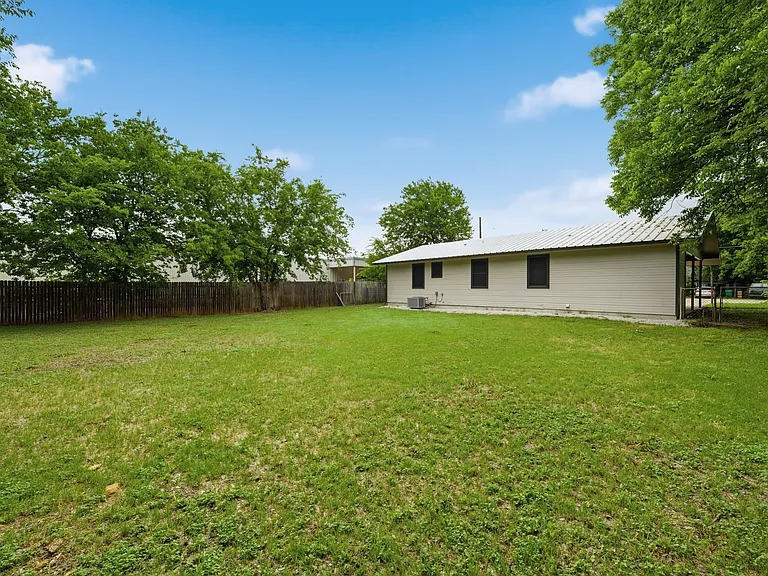 1009 S Jefferson St — Photo 2