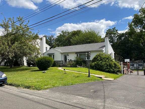 3rd image of 1411 Lake Rd