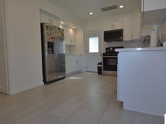4th image of 5184 Canoga Ave