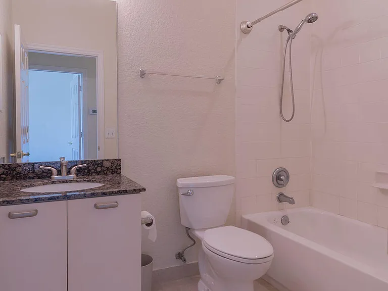 44 SE Sedona Cir #102 — Photo 18