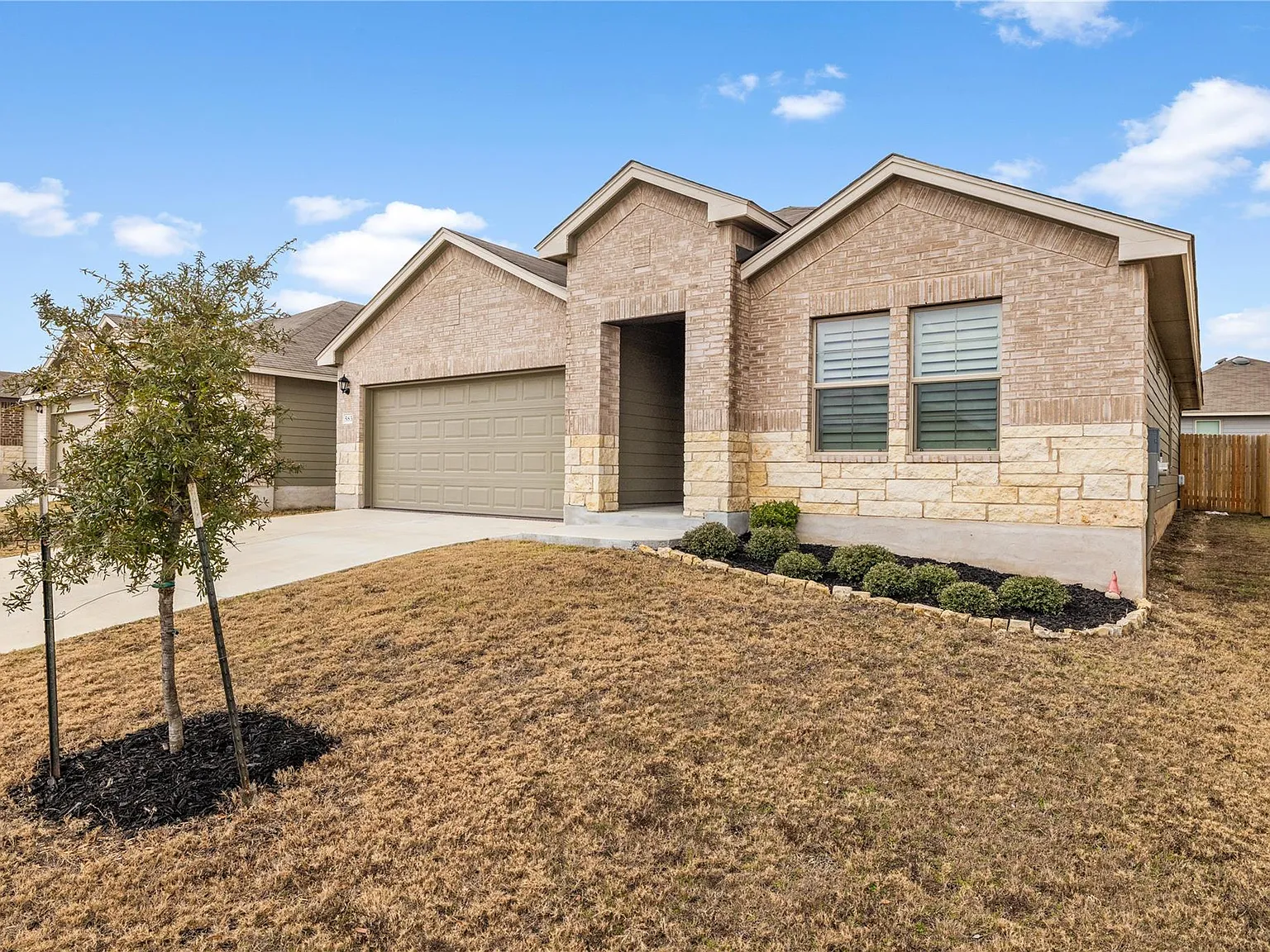 4 bed, 2.0 bath, 1613 sqft, $1,850 — Photo 2