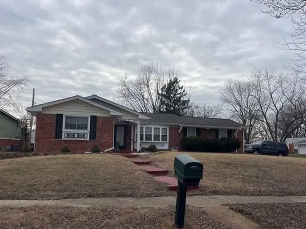 2703 Aberdeen Dr, Florissant, MO 63033