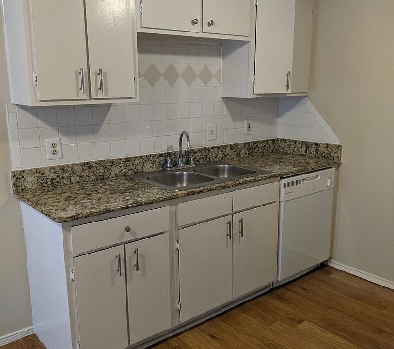 1st image of 2434 Louise St #4