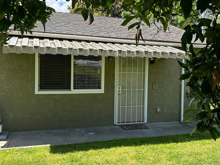 2734 Martha Ave — Photo 2