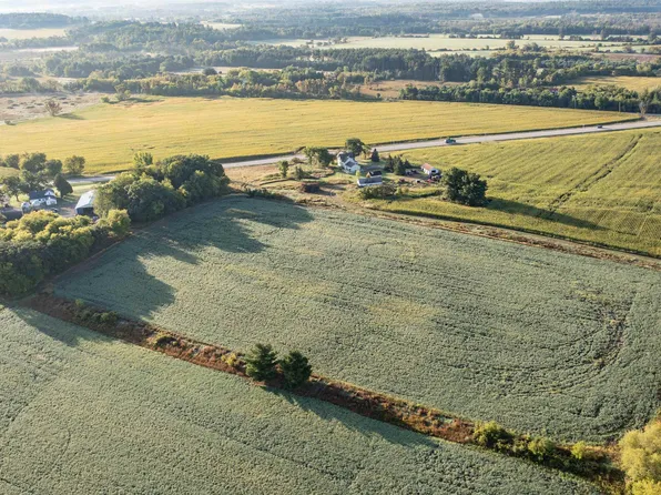 Sunnyview Rd, Waupaca, WI 54981