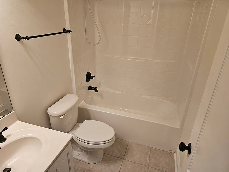 212 Medford Dr — Photo 15