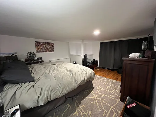 Rented by AZ REALTY NYC LLC | media 18