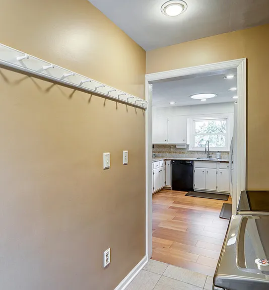 1827 Larchmont Ln — Photo 29