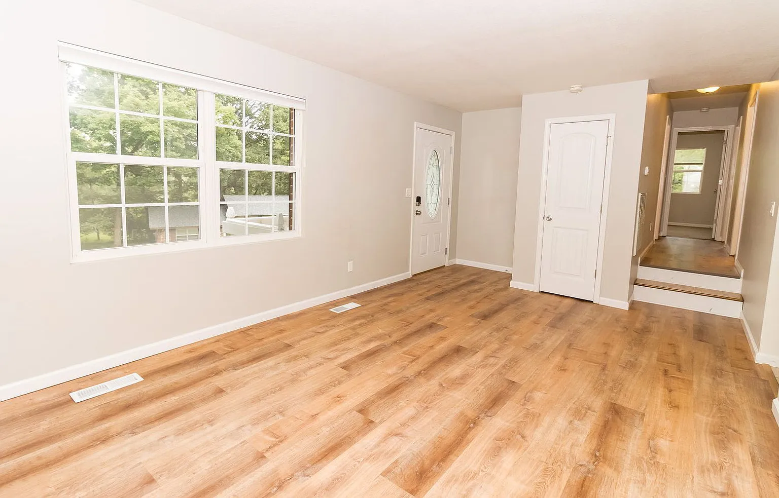 3 bed, 1.0 bath, 1400 sqft, $1,795 — Photo 3