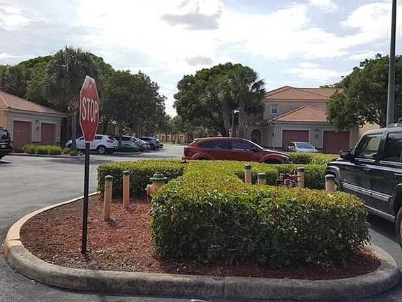 5th image of 2457 Centergate Dr APT 107