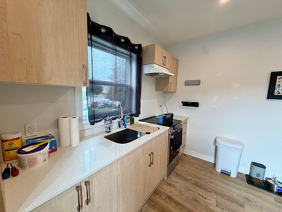5th image of 145 Ross St #3