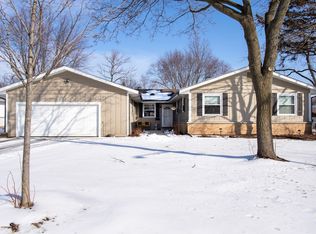 373 Sioux Ln, Carol Stream, IL 60188