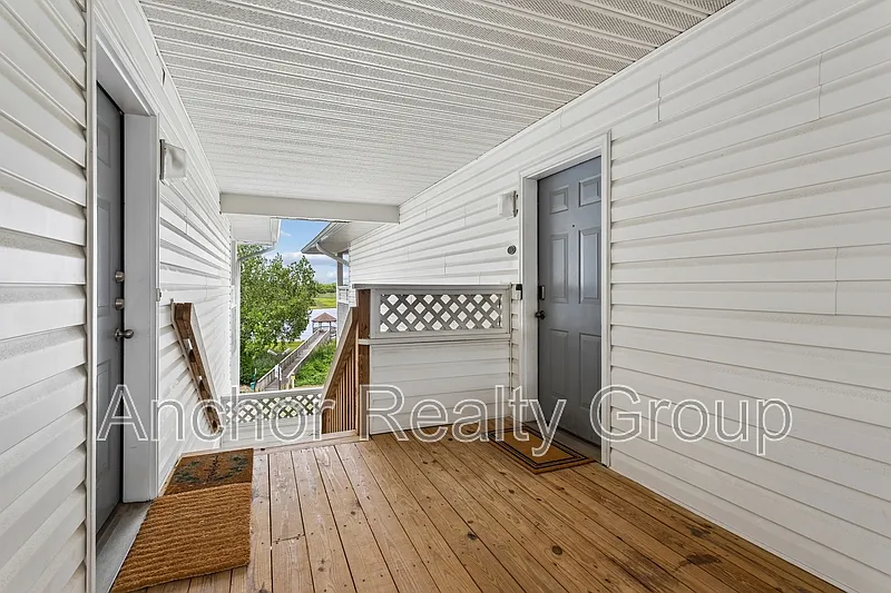 3 bed, 2.0 bath, 1250 sqft, $3,000 — Photo 4