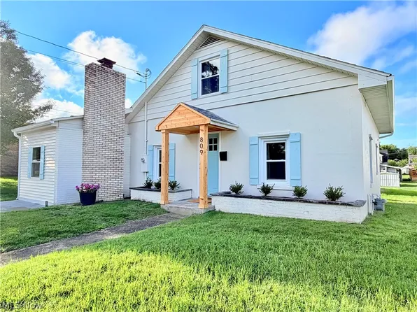 809 32nd St, Vienna, WV 26105