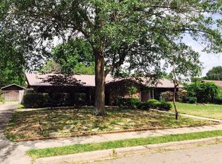 212 Camelia Ave, Hooks, TX 75561