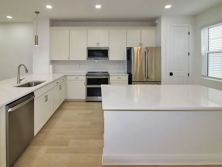 17978 Broadleaf Loop — Photo 4