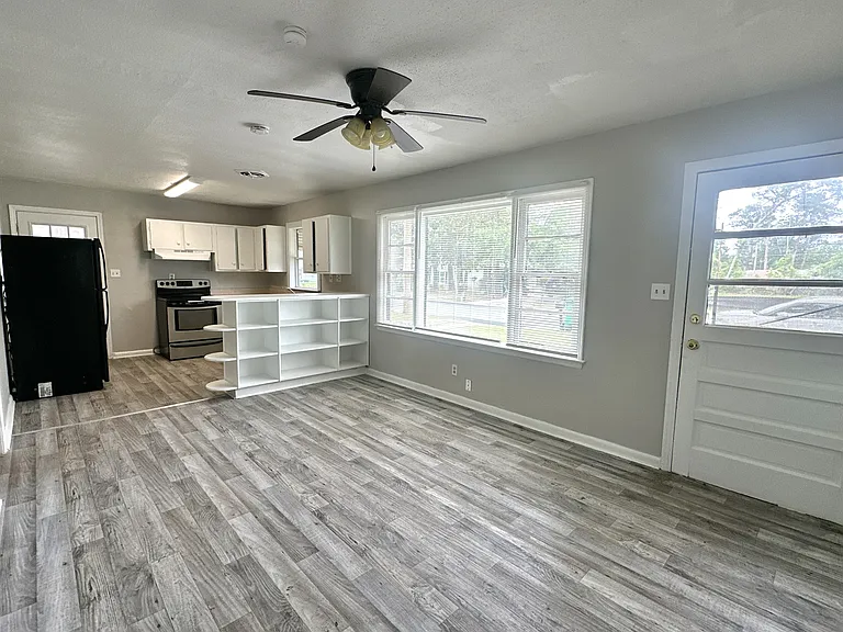 825 Bethune Dr — Photo 3