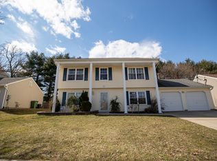 14 Firethorn Dr, Edison, NJ 08820