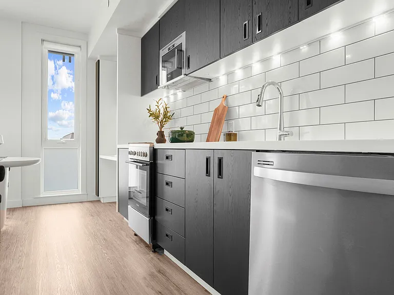 140 Ferguson Dr — Photo 1