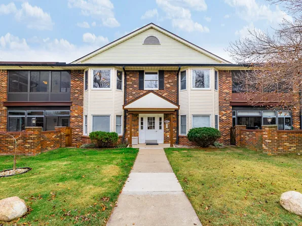 8477 Mathias Dr APT 25, Grosse Ile, MI 48138