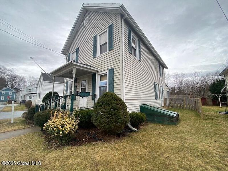 4th image of 8 Carey Avenue