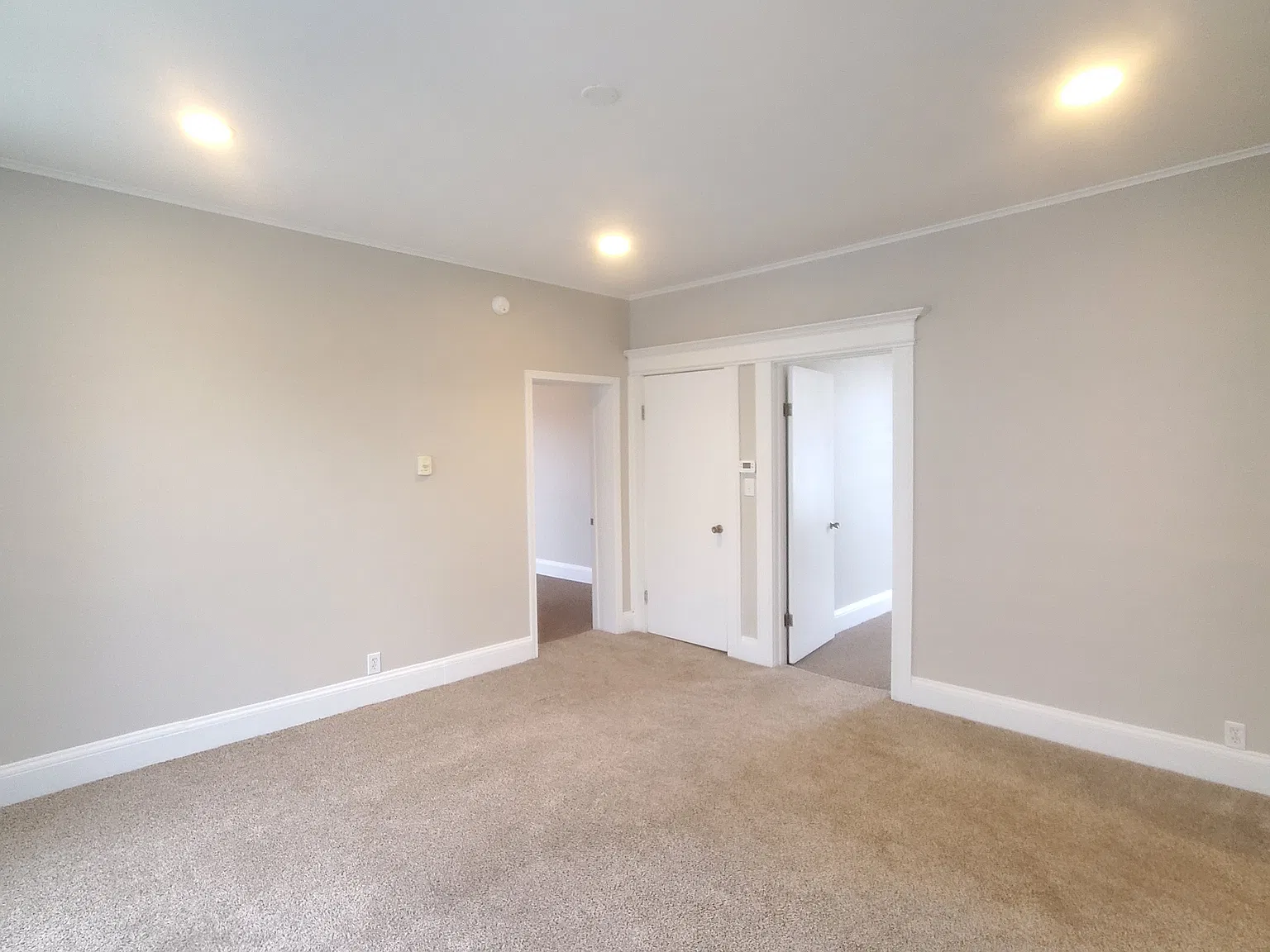 2524 Genesee St — Photo 2