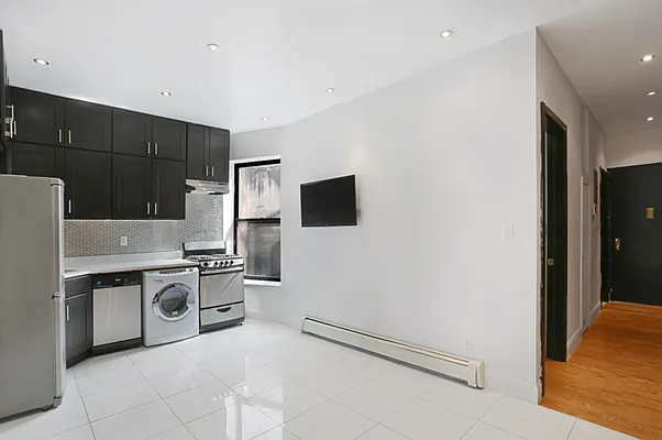 Rented by REZI | media 22