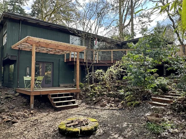 155 W 35th Pl, Eugene, OR 97405