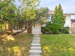 207 E Whiteview Bay NE, Calgary, AB T1Y1R8