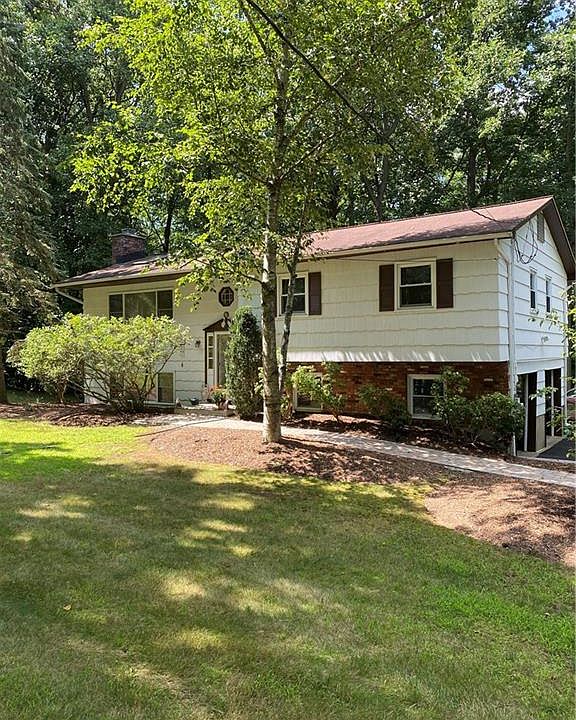 1st image of 10 Cherry Ln