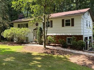 10 Cherry Ln, Pomona, NY 10970