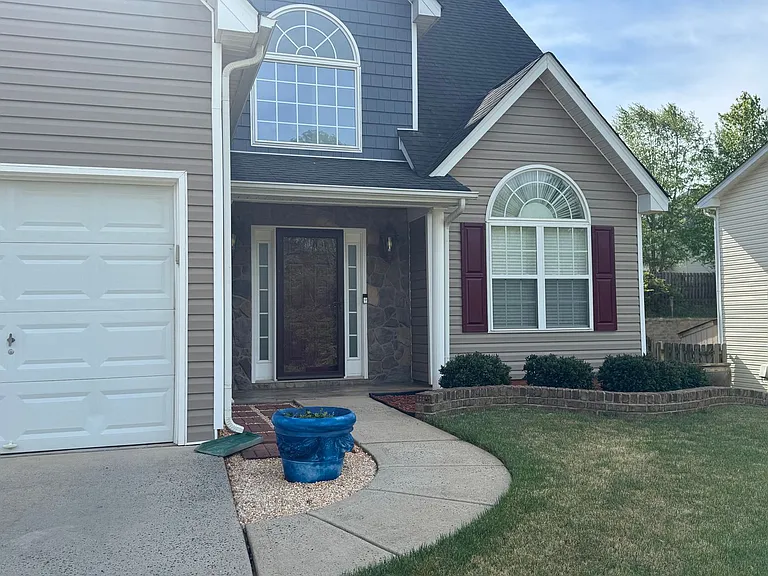 136 Madelia Pl — Photo 3
